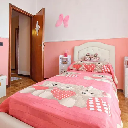 Holiday home 3 Bedroom Awesome In Pietrasanta